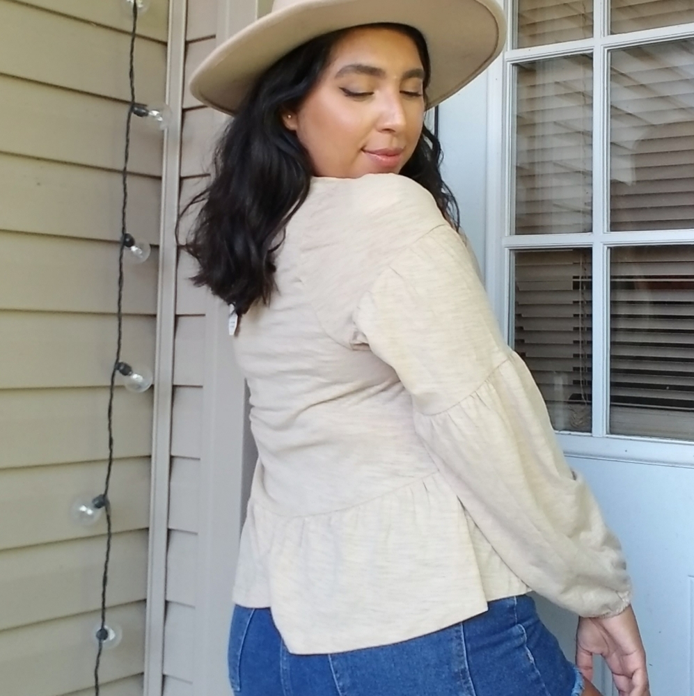 DE LA CREME CREAM RUFFLE MARLED TOP PUFF - Picture 8 of 12